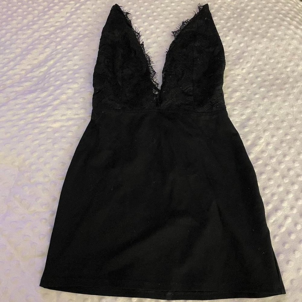 Black Plunging V Dress, Lace Torso size small brand Tobi